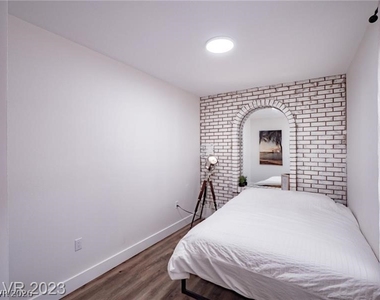 6488 Creston Avenue - Photo Thumbnail 42