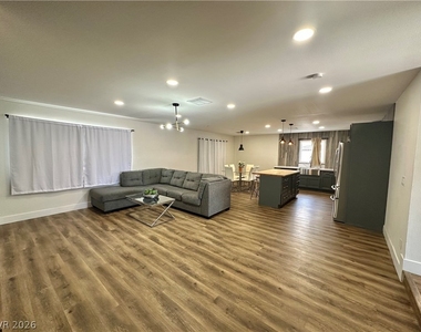 6488 Creston Avenue - Photo Thumbnail 8