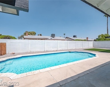 6488 Creston Avenue - Photo Thumbnail 33