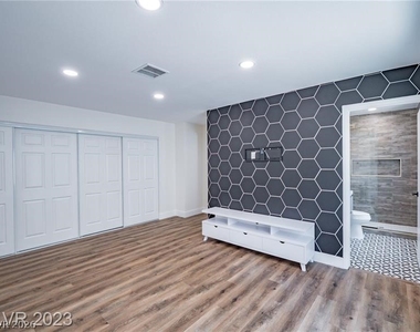 6488 Creston Avenue - Photo Thumbnail 15