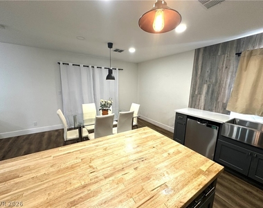 6488 Creston Avenue - Photo Thumbnail 9
