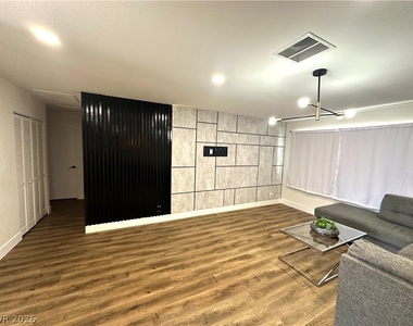 6488 Creston Avenue - Photo Thumbnail 10