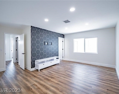 6488 Creston Avenue - Photo Thumbnail 16
