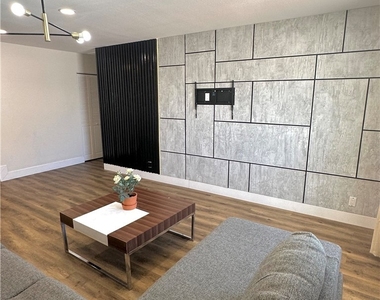 6488 Creston Avenue - Photo Thumbnail 11
