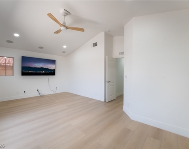 8253 Ruby Mountain Way - Photo Thumbnail 29
