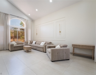 8253 Ruby Mountain Way - Photo Thumbnail 6