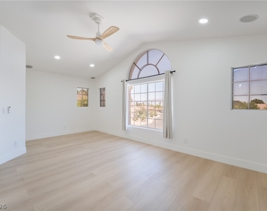 8253 Ruby Mountain Way - Photo Thumbnail 30