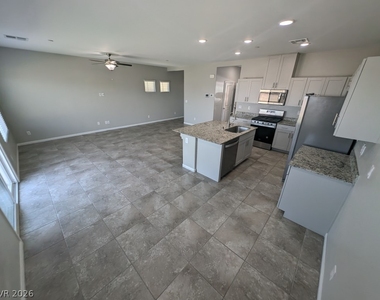 5224 Sunstone Mesa Drive - Photo Thumbnail 4