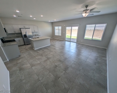 5224 Sunstone Mesa Drive - Photo Thumbnail 2