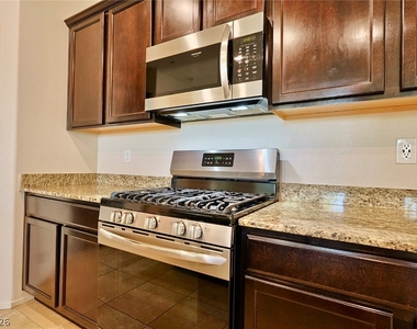 2124 Del Aqua Avenue - Photo Thumbnail 12
