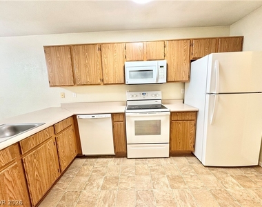 1800 E Ambush Street - Photo Thumbnail 3