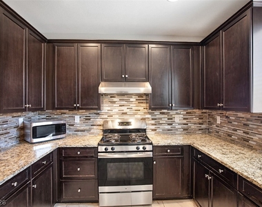 7416 Amesbury Street - Photo Thumbnail 9