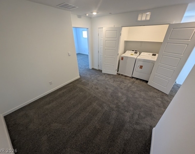 484 Golden Myna Avenue - Photo Thumbnail 14