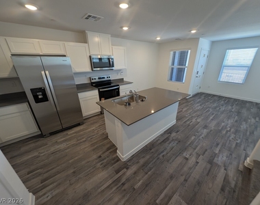 484 Golden Myna Avenue - Photo Thumbnail 10
