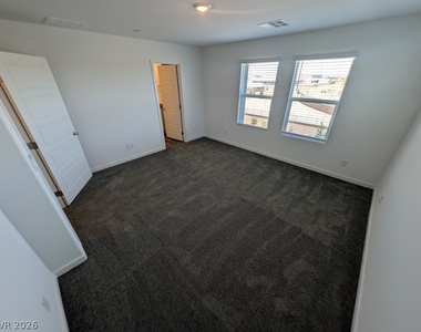 484 Golden Myna Avenue - Photo Thumbnail 15