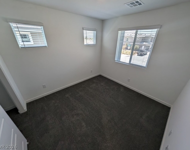 484 Golden Myna Avenue - Photo Thumbnail 20