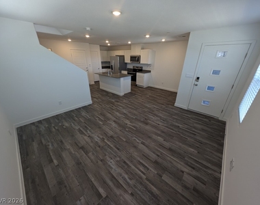 484 Golden Myna Avenue - Photo Thumbnail 4