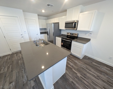 484 Golden Myna Avenue - Photo Thumbnail 9