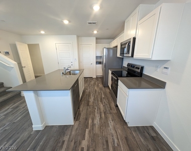 484 Golden Myna Avenue - Photo Thumbnail 8