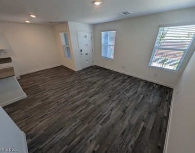 484 Golden Myna Avenue - Photo Thumbnail 5