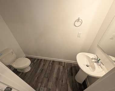 484 Golden Myna Avenue - Photo Thumbnail 11