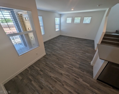 484 Golden Myna Avenue - Photo Thumbnail 6