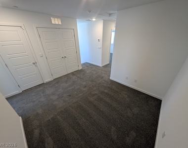 484 Golden Myna Avenue - Photo Thumbnail 13