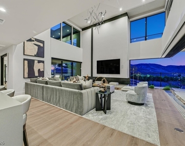 807 Magnum Cliff Court - Photo Thumbnail 10