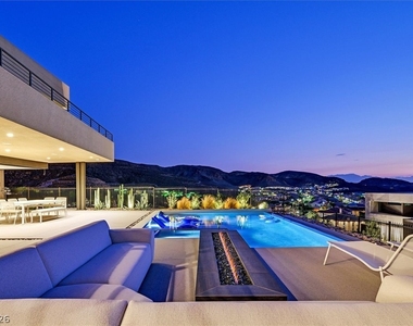 807 Magnum Cliff Court - Photo Thumbnail 2