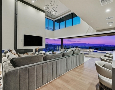 807 Magnum Cliff Court - Photo Thumbnail 8