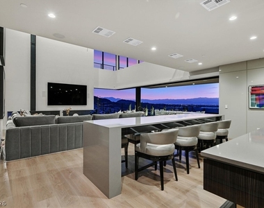 807 Magnum Cliff Court - Photo Thumbnail 15