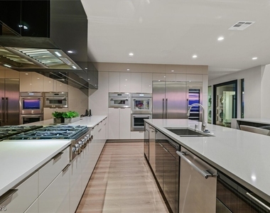 807 Magnum Cliff Court - Photo Thumbnail 17