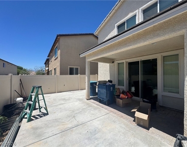 43 Heathrow Lake Avenue - Photo Thumbnail 2