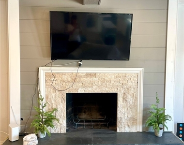 2246 Windsor Drive - Photo Thumbnail 17