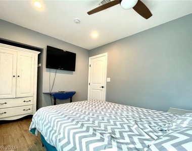 2246 Windsor Drive - Photo Thumbnail 32