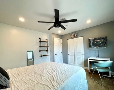 2246 Windsor Drive - Photo Thumbnail 31