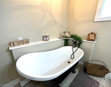 2246 Windsor Drive - Photo Thumbnail 27