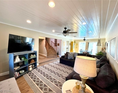 2246 Windsor Drive - Photo Thumbnail 5