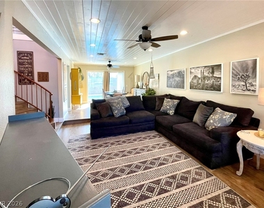 2246 Windsor Drive - Photo Thumbnail 6