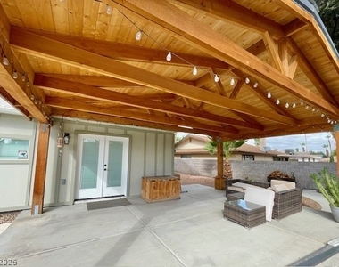 2246 Windsor Drive - Photo Thumbnail 40