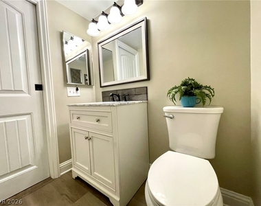 2246 Windsor Drive - Photo Thumbnail 18