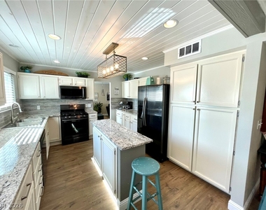 2246 Windsor Drive - Photo Thumbnail 13