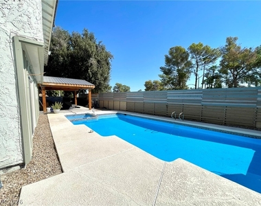 2246 Windsor Drive - Photo Thumbnail 48