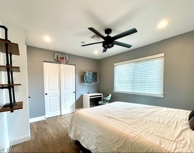 2246 Windsor Drive - Photo Thumbnail 30
