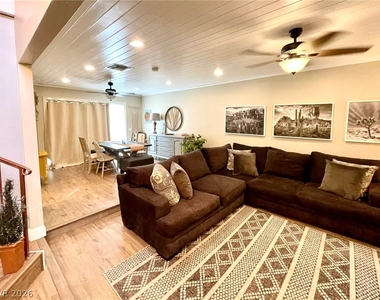 2246 Windsor Drive - Photo Thumbnail 4