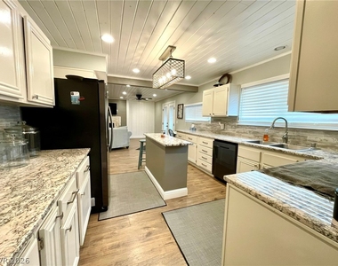 2246 Windsor Drive - Photo Thumbnail 10