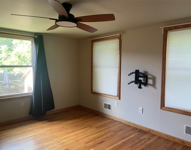 123 Robble Ave - Photo Thumbnail 16