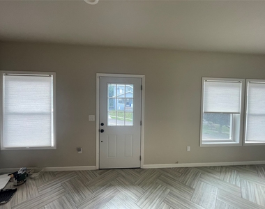 123 Robble Ave - Photo Thumbnail 2