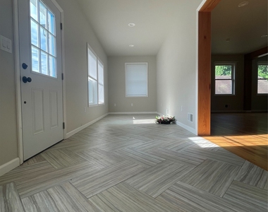 123 Robble Ave - Photo Thumbnail 3