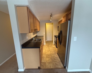 505 Village Boulevard N - Photo Thumbnail 9